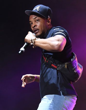 Loira pelada novinha dando a bunda apertada - T.I.